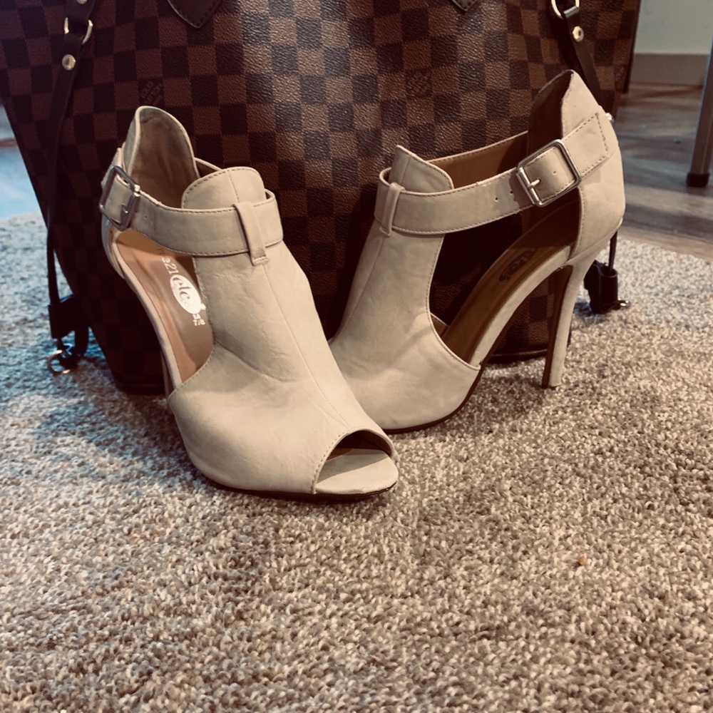 Rue 21 Strappy Nude High Heels | size 7.5